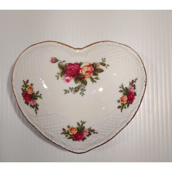 Royal Albert Old Country Roses Bone China ©1962 Candy Dish with Lid Trinket Box - Picture 1 of 12